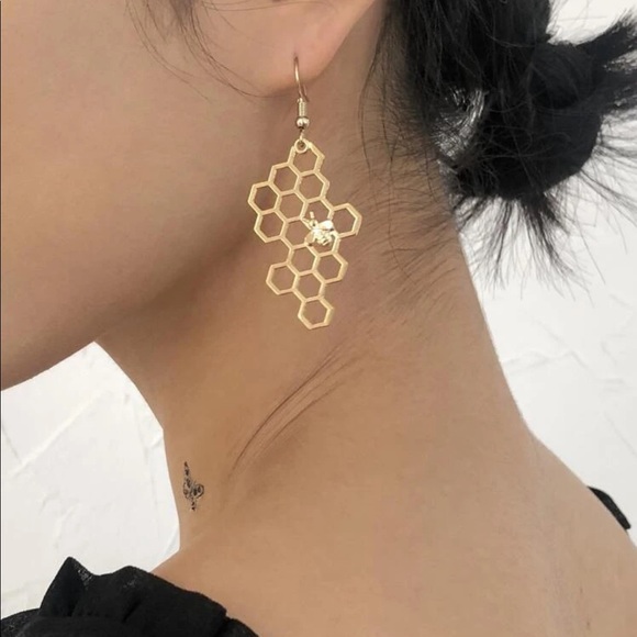 New honeycomb Design Earrings - Picture 1 of 3